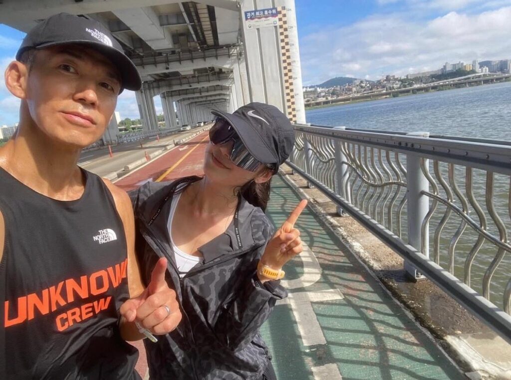 Newjeans’ danielle joins sean for morning run, impresses with stamina